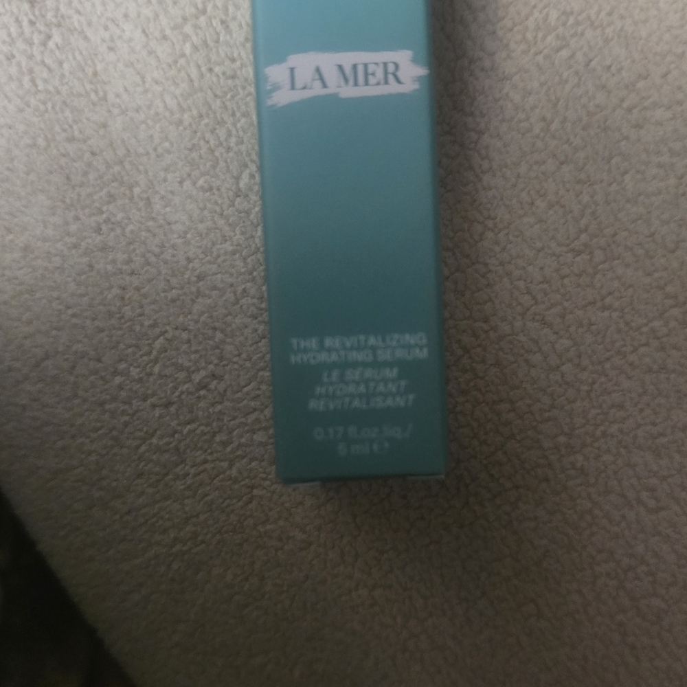 La Mer Hydrating Serum in Teal